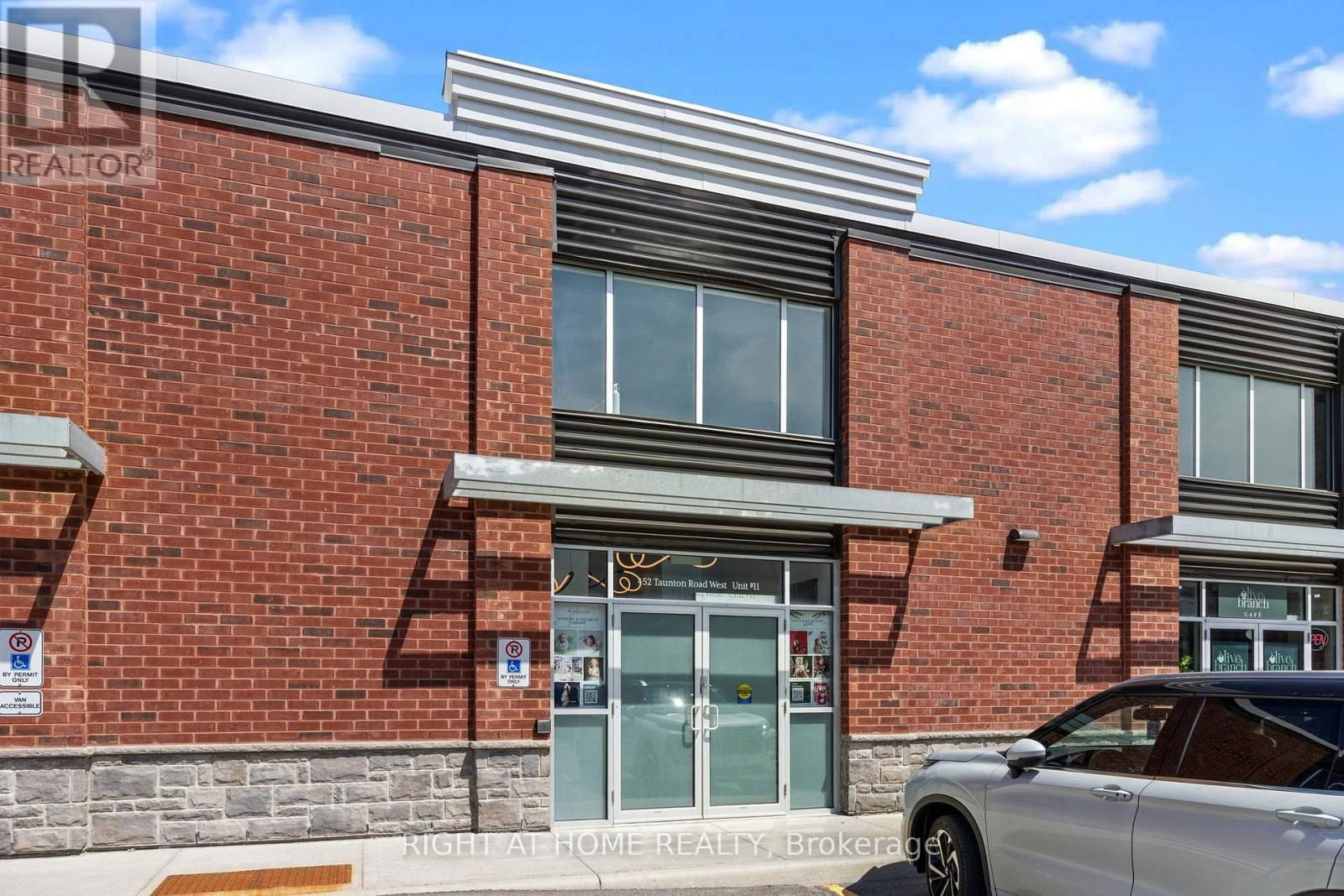 11 - 452 TAUNTON ROAD Image 3