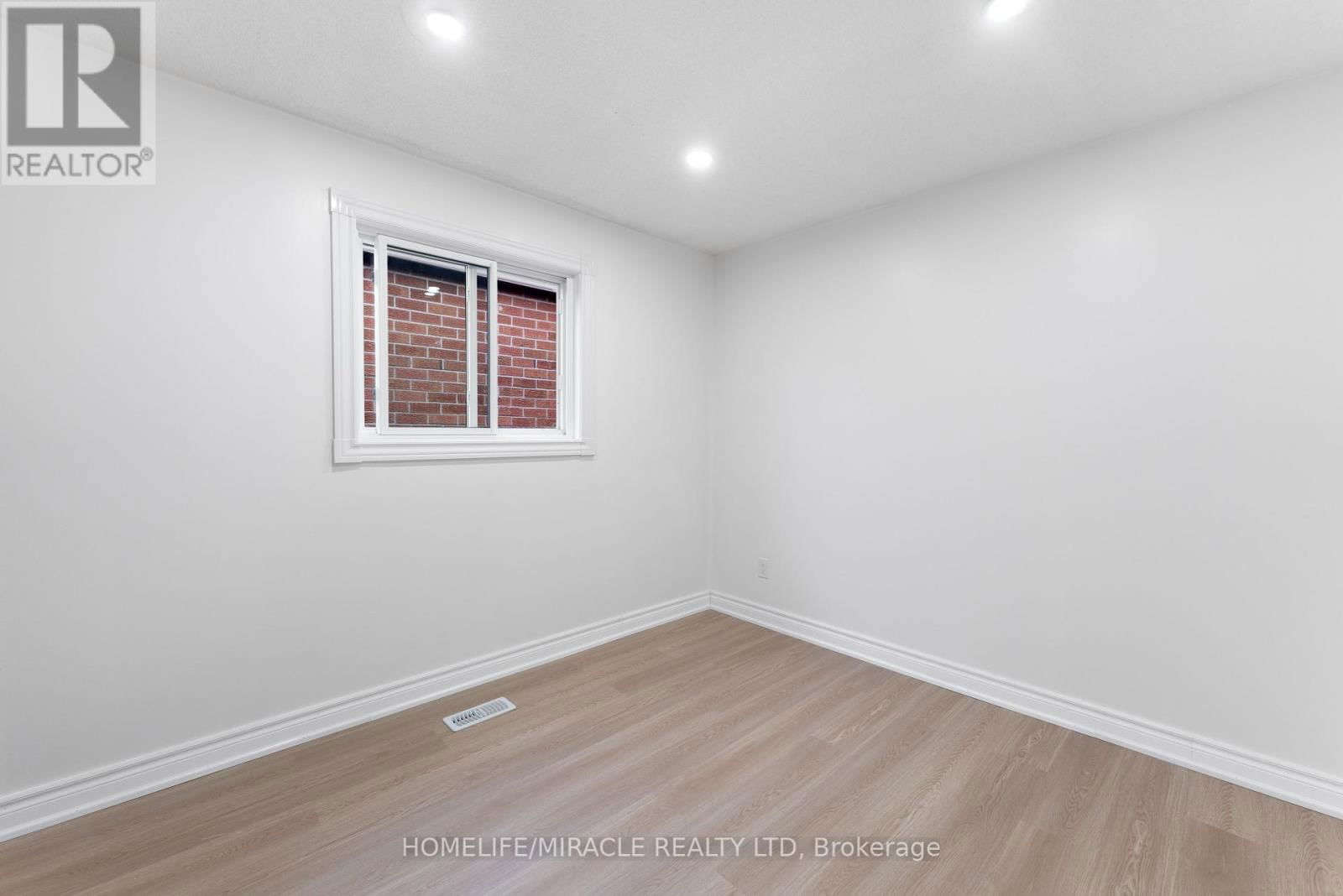 4 GREENDOWNS DRIVE Image 23