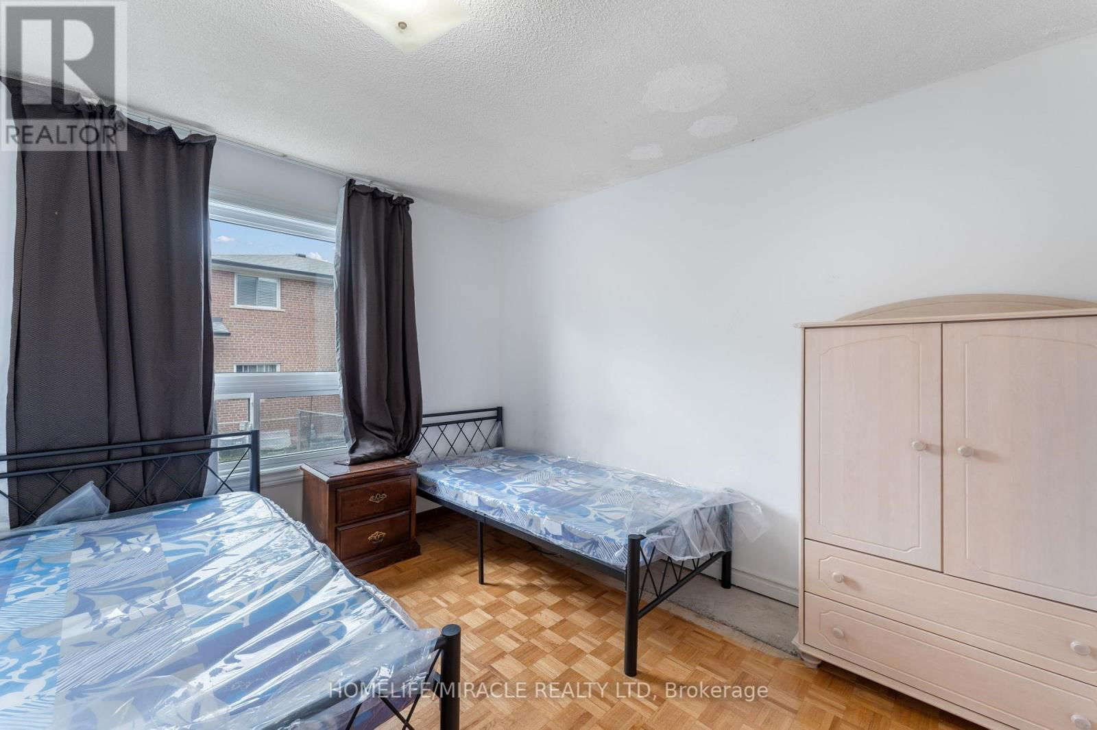 4 GREENDOWNS DRIVE Image 27