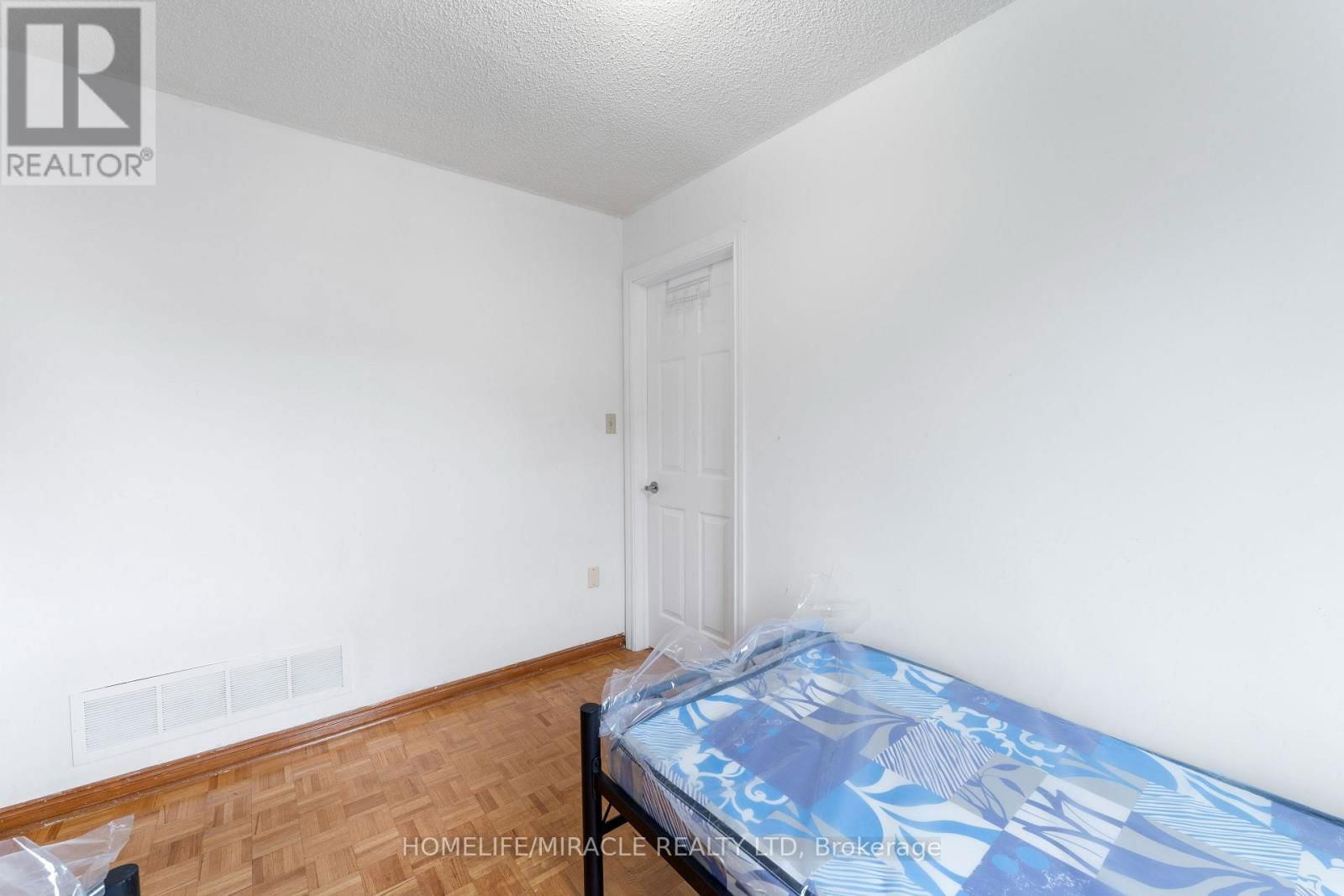 4 GREENDOWNS DRIVE Image 28