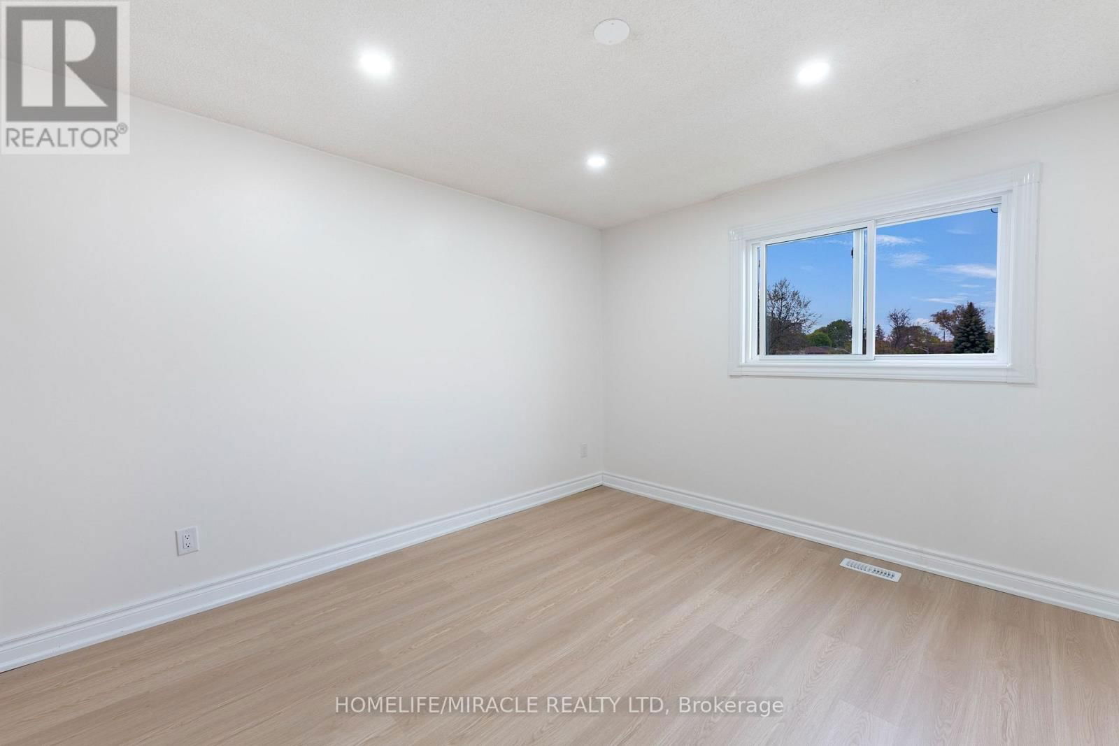 4 GREENDOWNS DRIVE Image 37