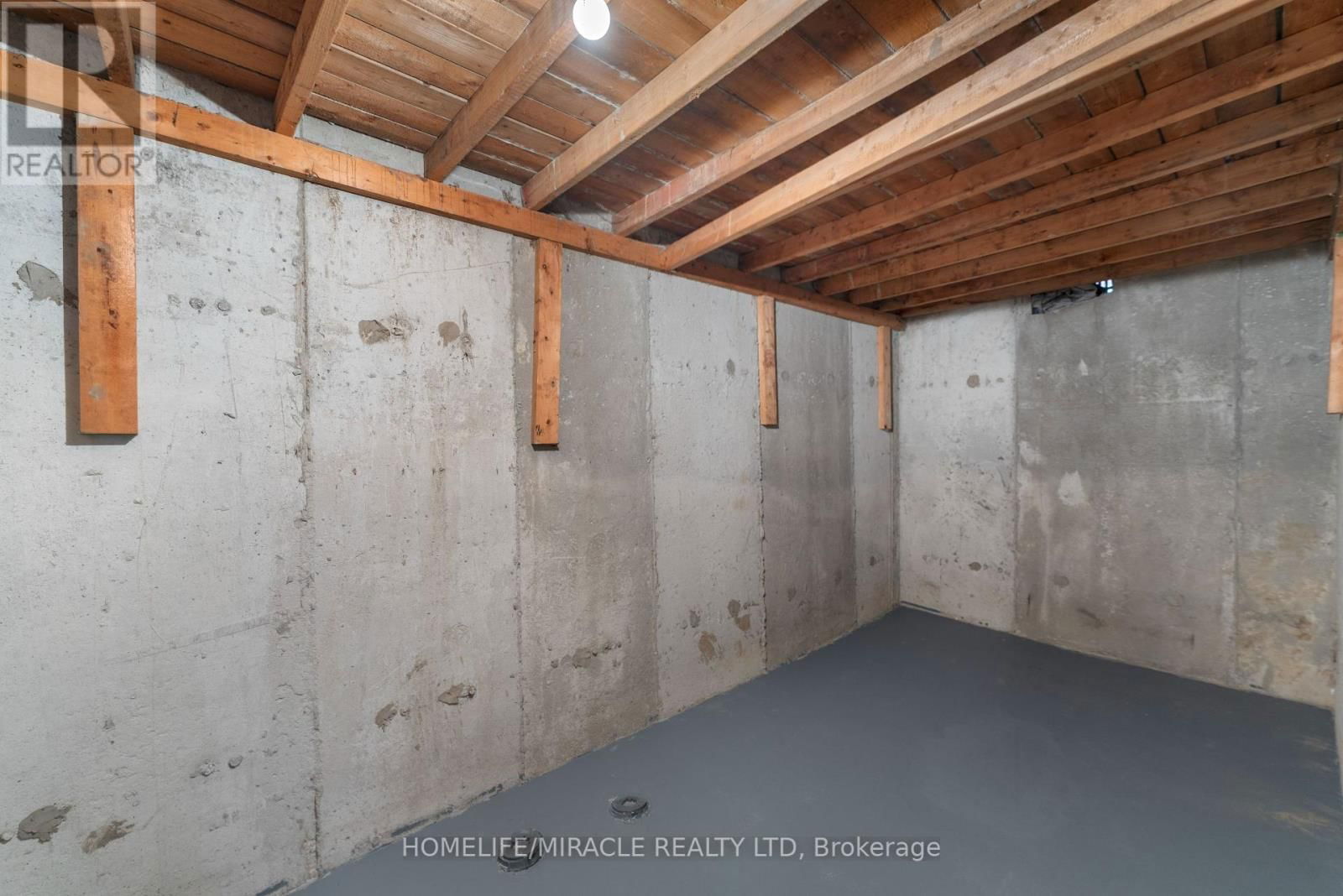 4 GREENDOWNS DRIVE Image 43