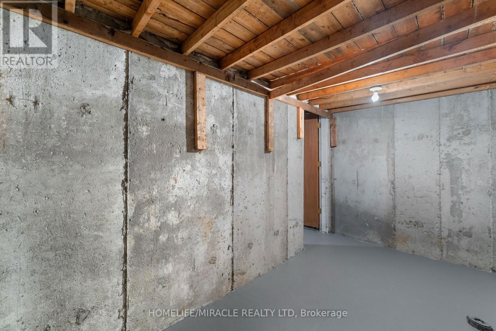 4 GREENDOWNS DRIVE Image 44