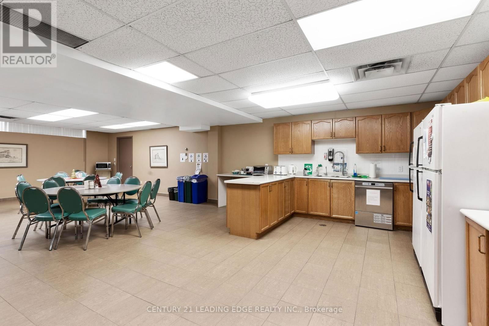 1645 WARDEN AVENUE Image 18