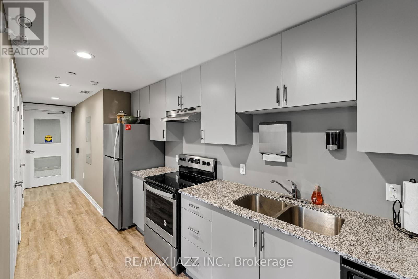 316 - 290 LIBERTY STREET NORTH Image 32