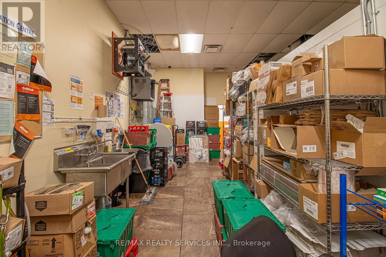 11 - 30 DEAN PARK ROAD Image 25