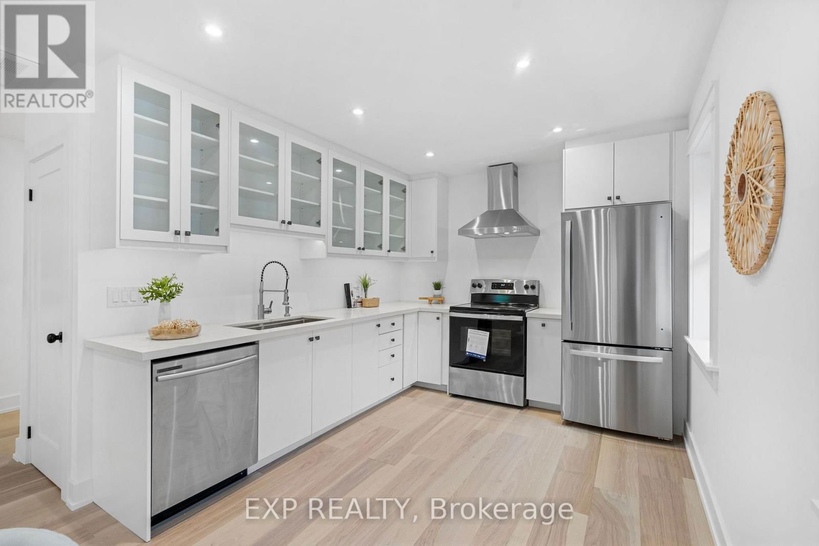 26 GLEN MANOR DRIVE Image 13