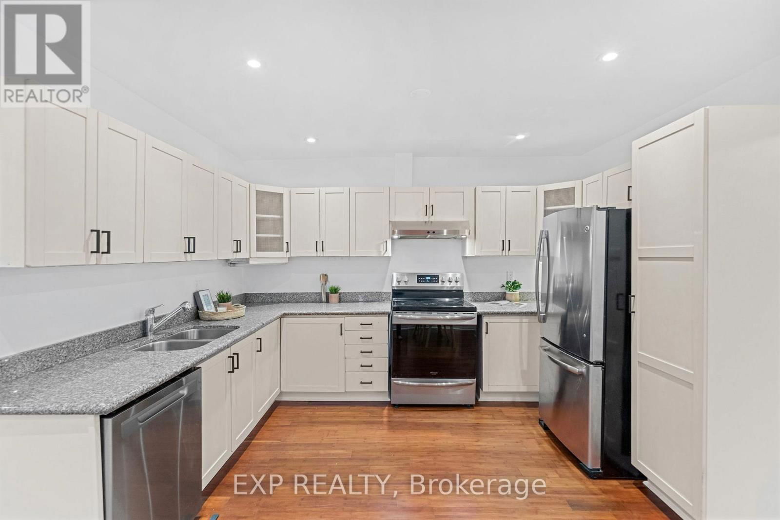 26 GLEN MANOR DRIVE Image 31