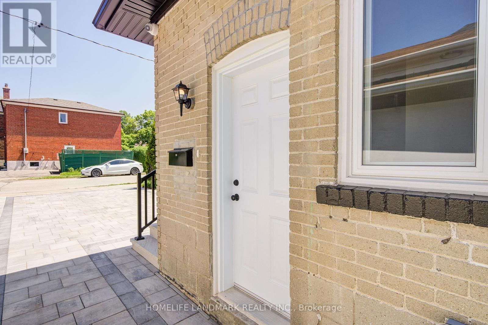 64 LAUREL AVENUE Image 9