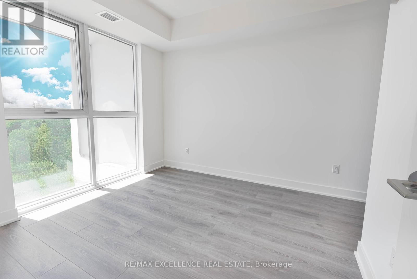 408 - 2545 SIMCOE STREET NORTH Image 5
