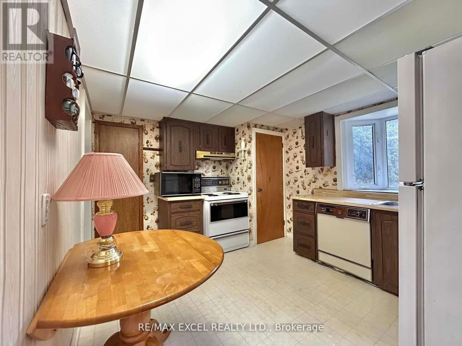 106 CEDAR BRAE BOULEVARD Image 9