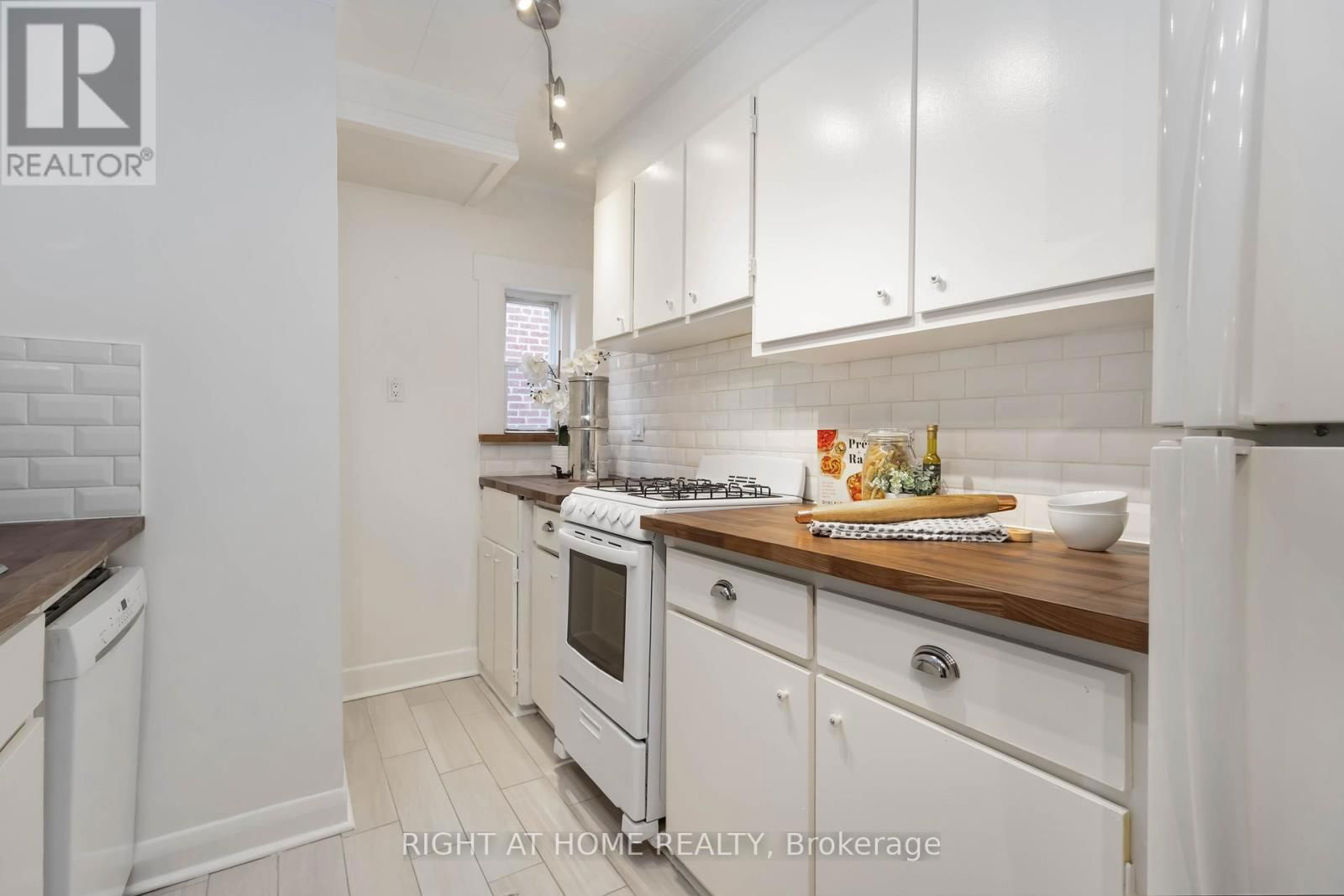 306 STRATHMORE BOULEVARD Image 20