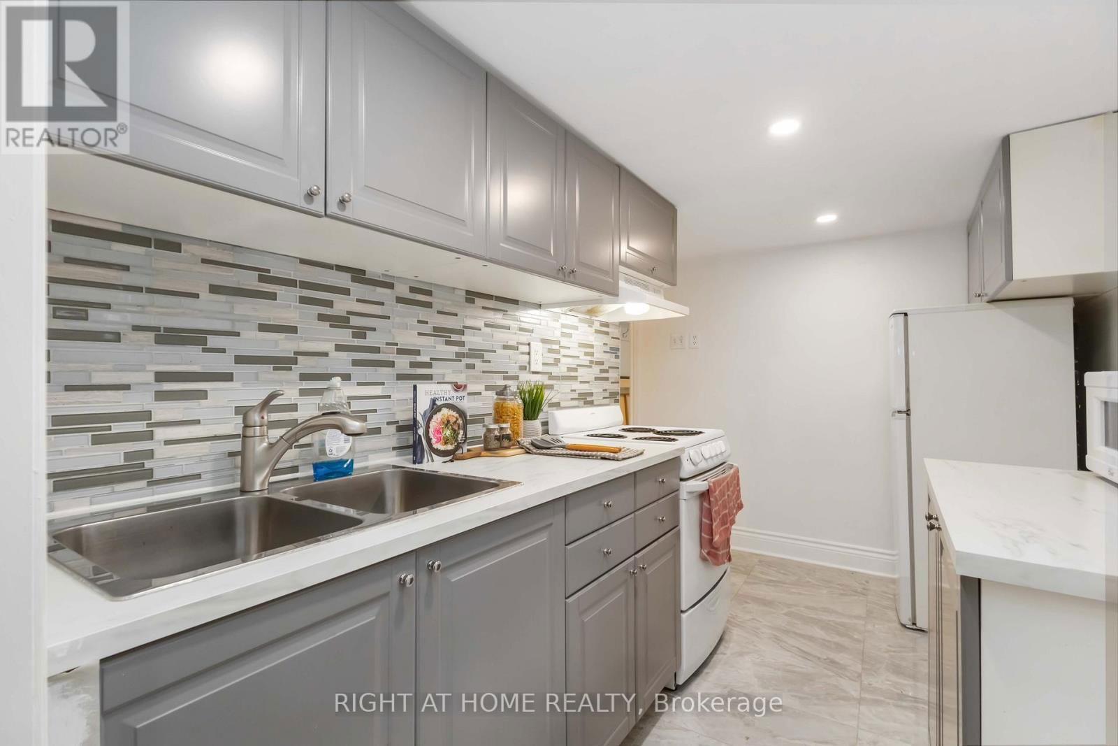 306 STRATHMORE BOULEVARD Image 26