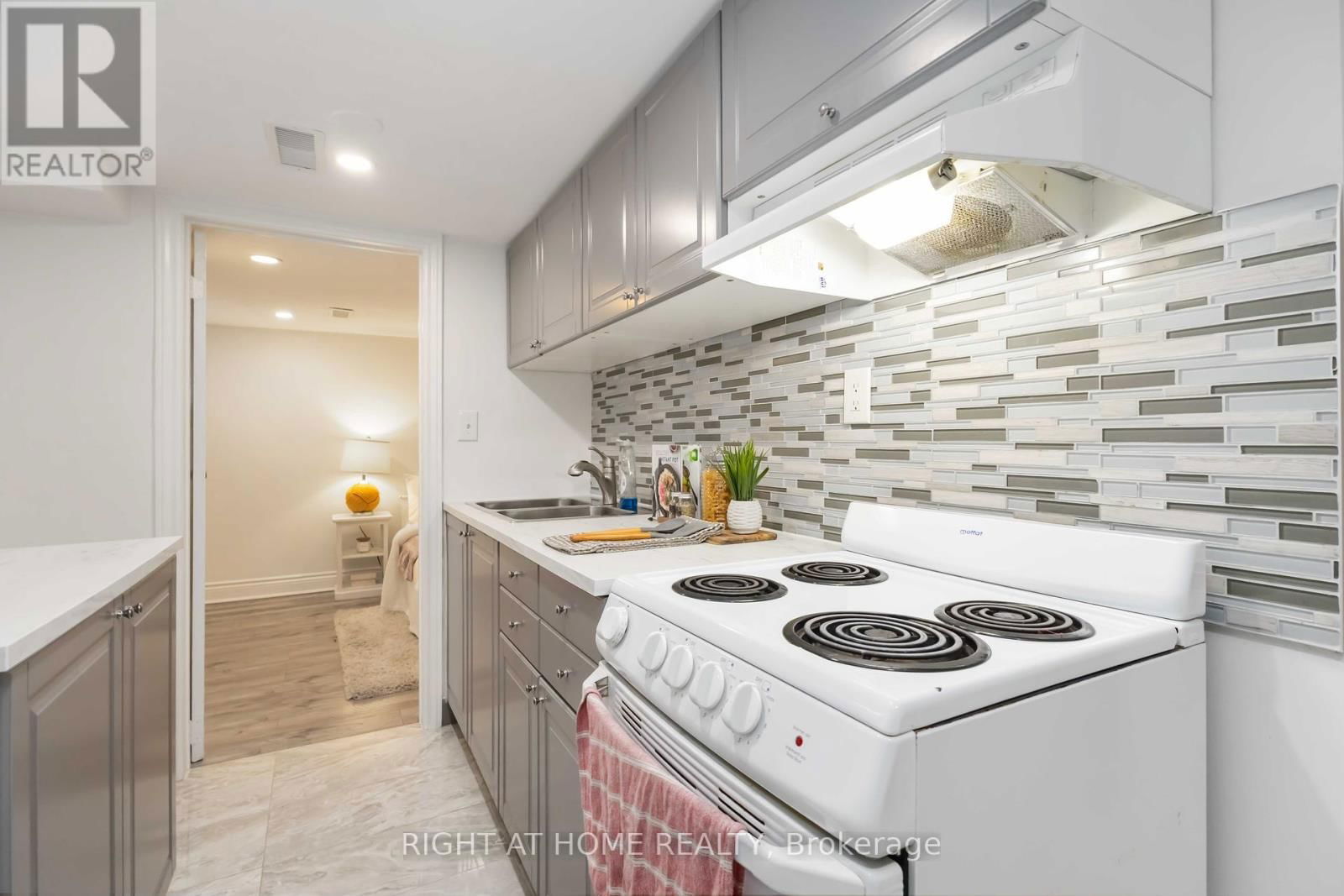 306 STRATHMORE BOULEVARD Image 27