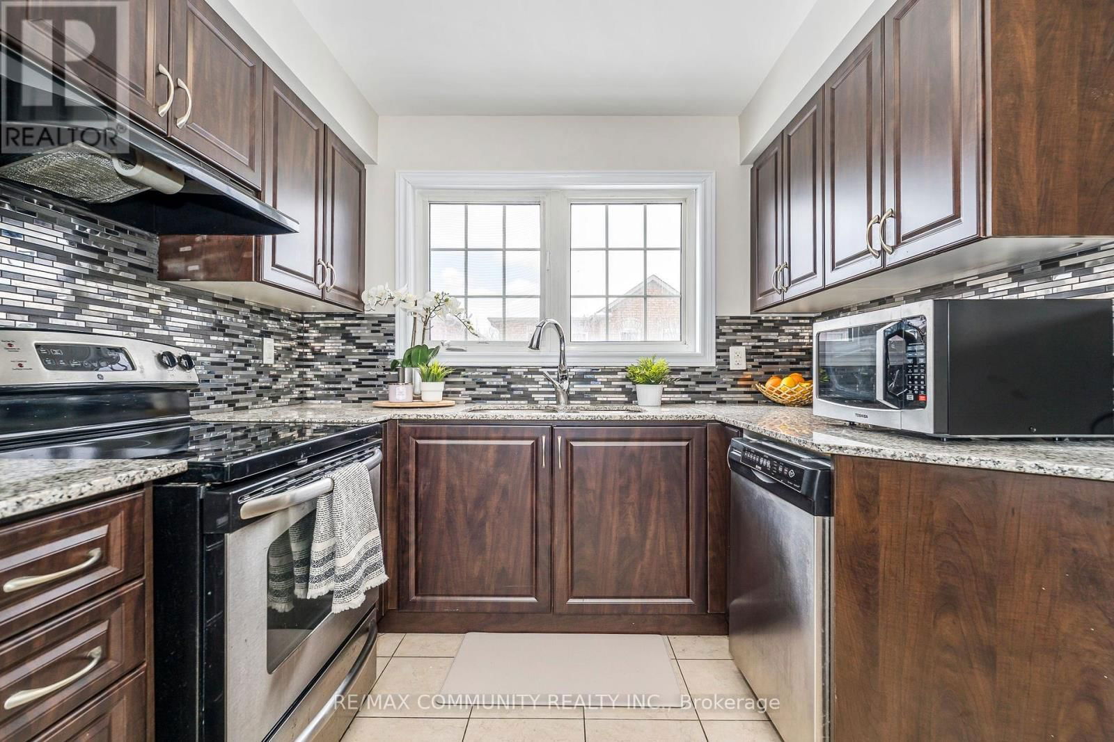 18 COOPERAGE LANE Image 3