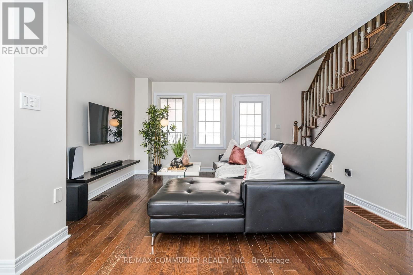 18 COOPERAGE LANE Image 5