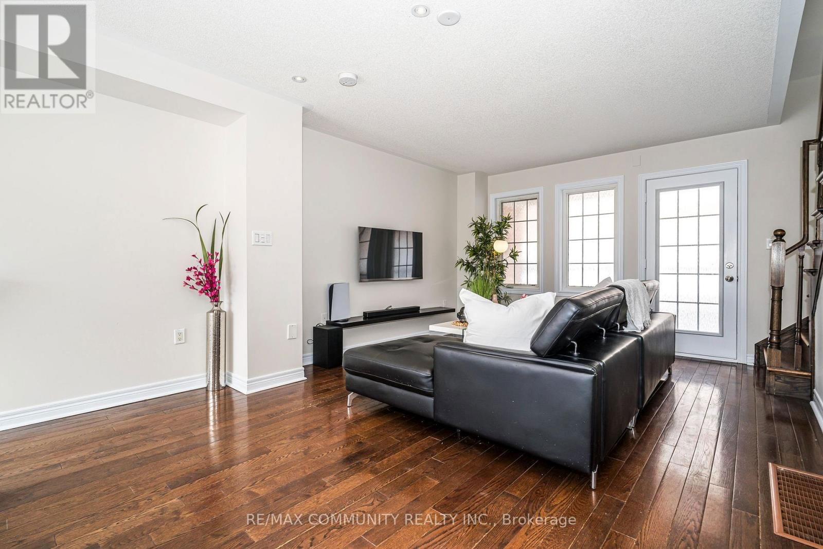 18 COOPERAGE LANE Image 6