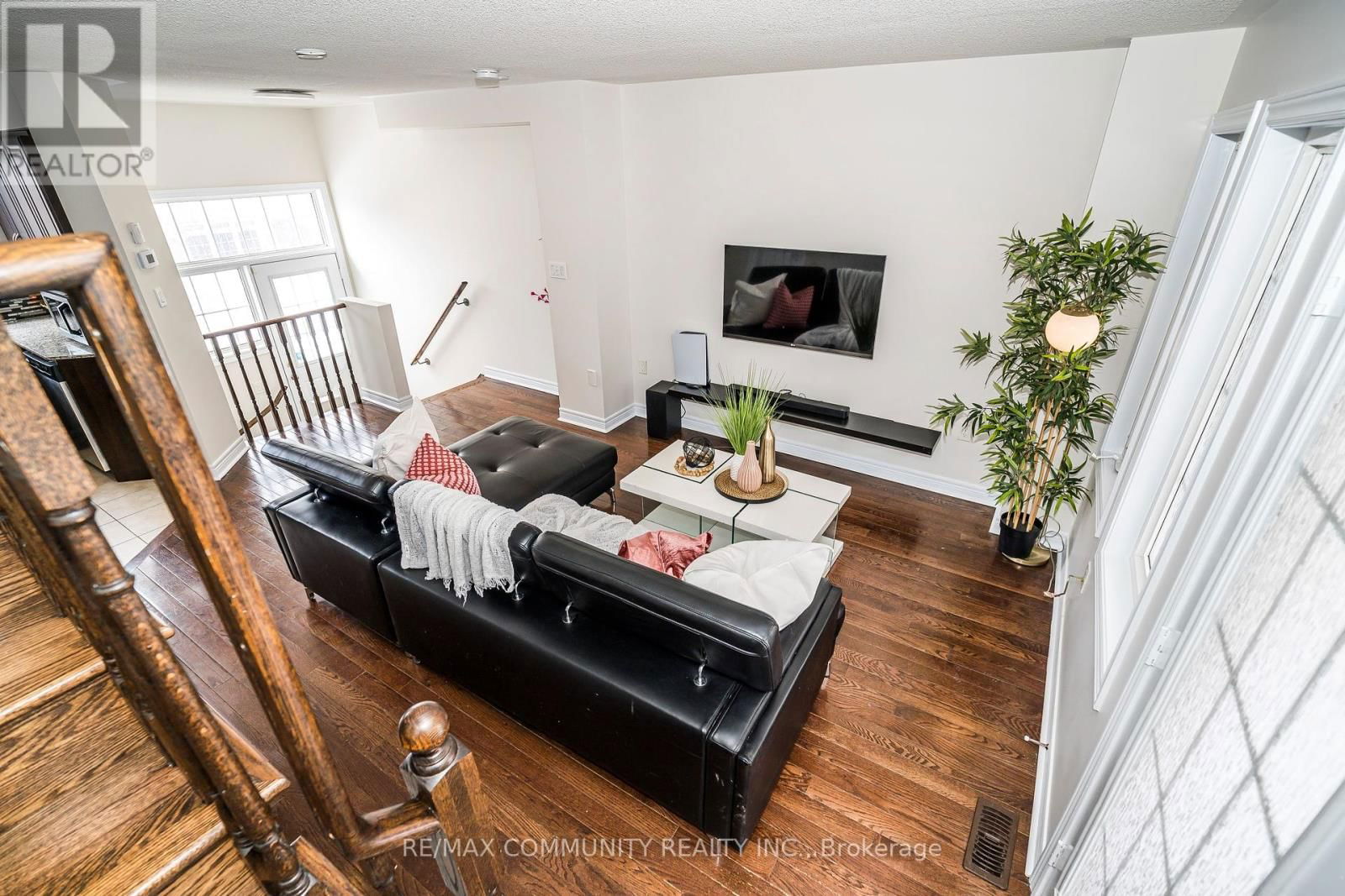 18 COOPERAGE LANE Image 8