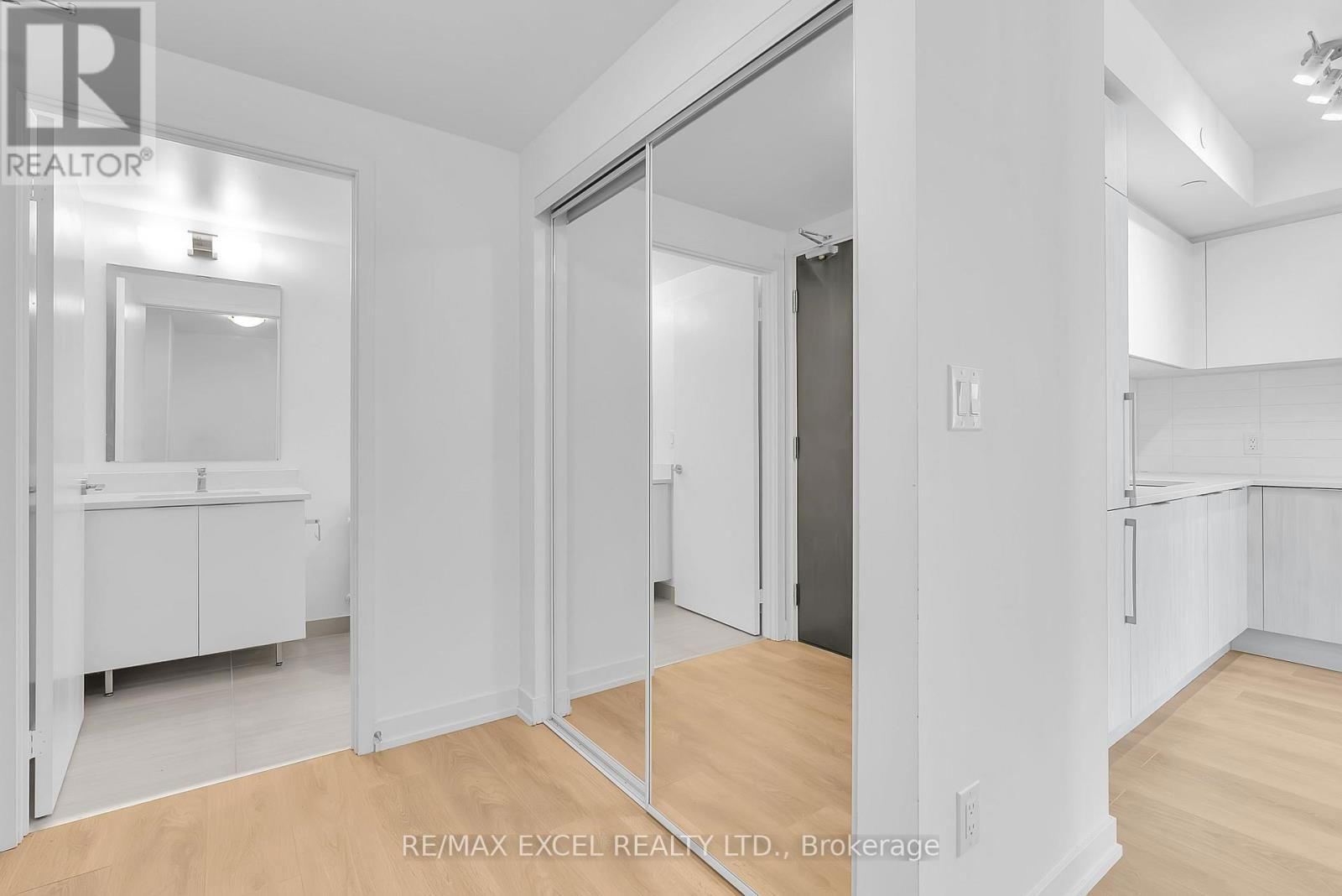 925 - 2031 KENNEDY ROAD Image 18