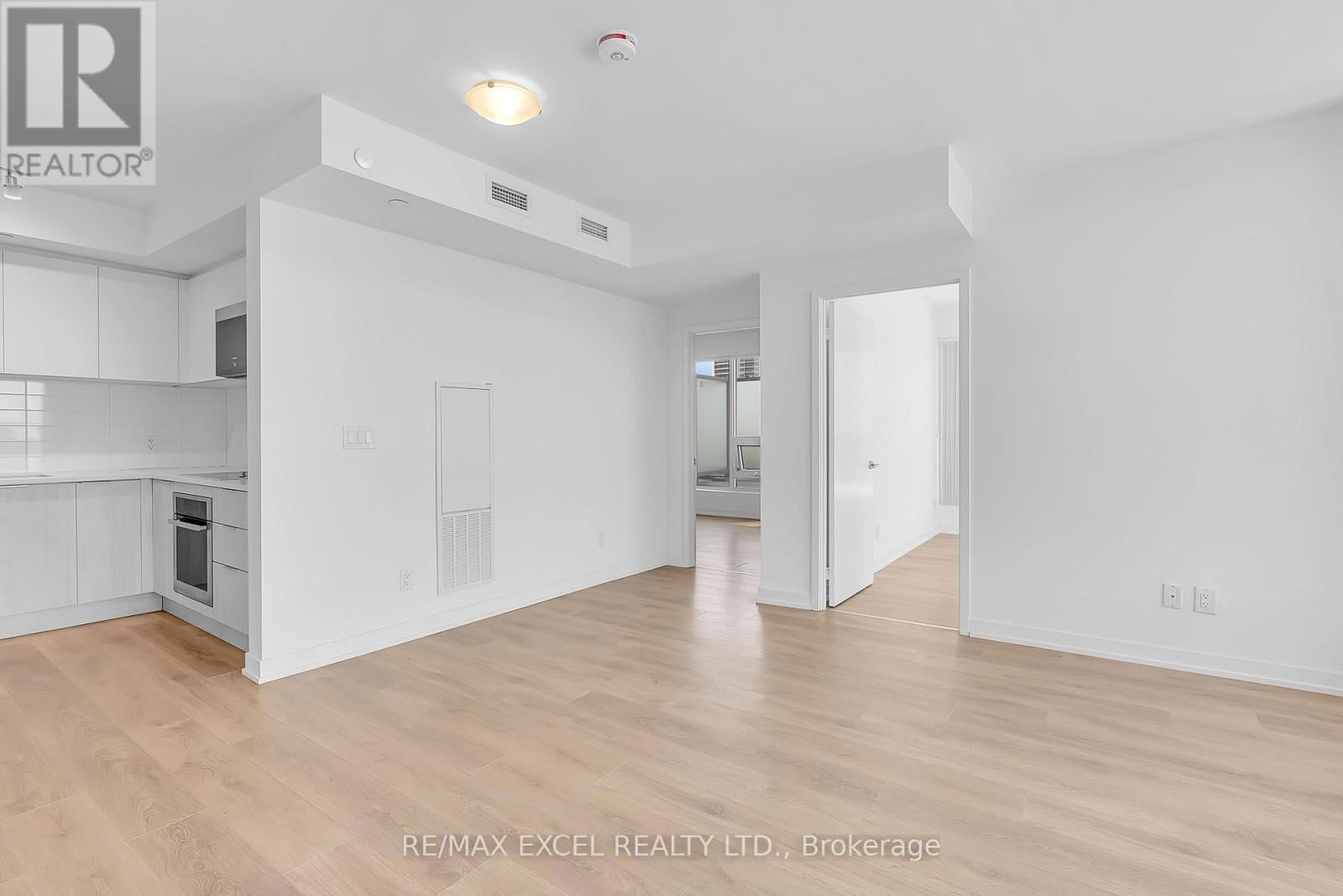 925 - 2031 KENNEDY ROAD Image 3