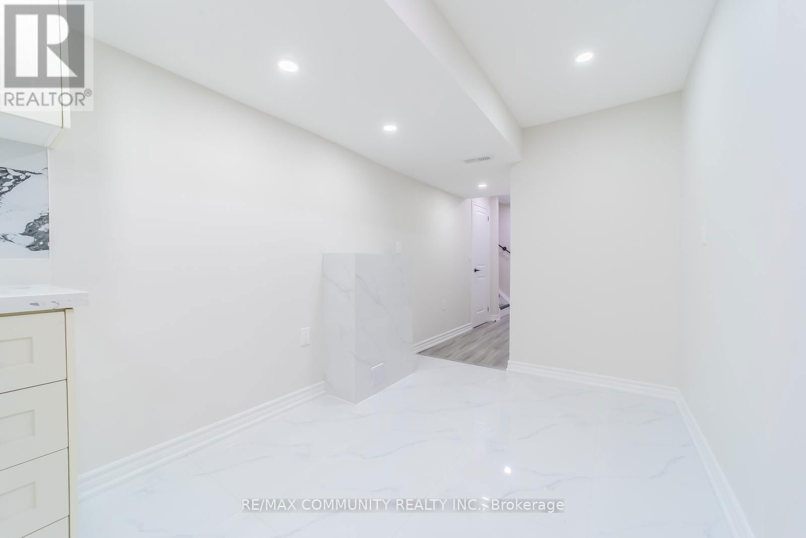 3 SIVYER CRESCENT Image 10