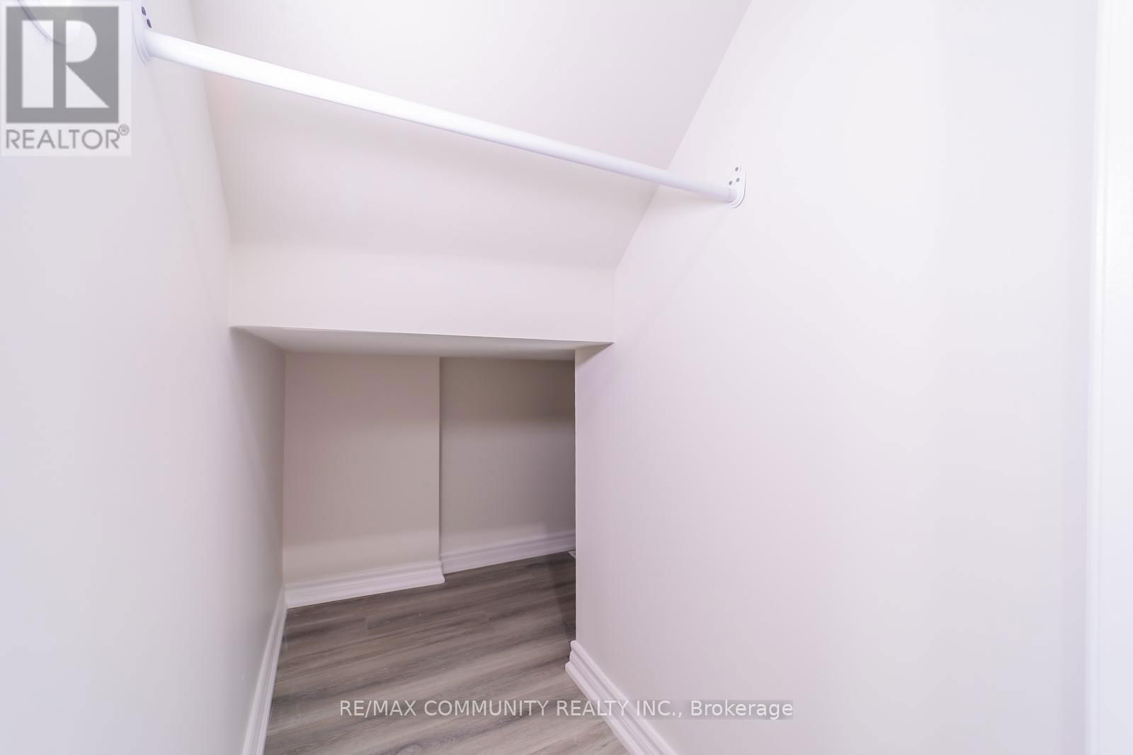 3 SIVYER CRESCENT Image 18