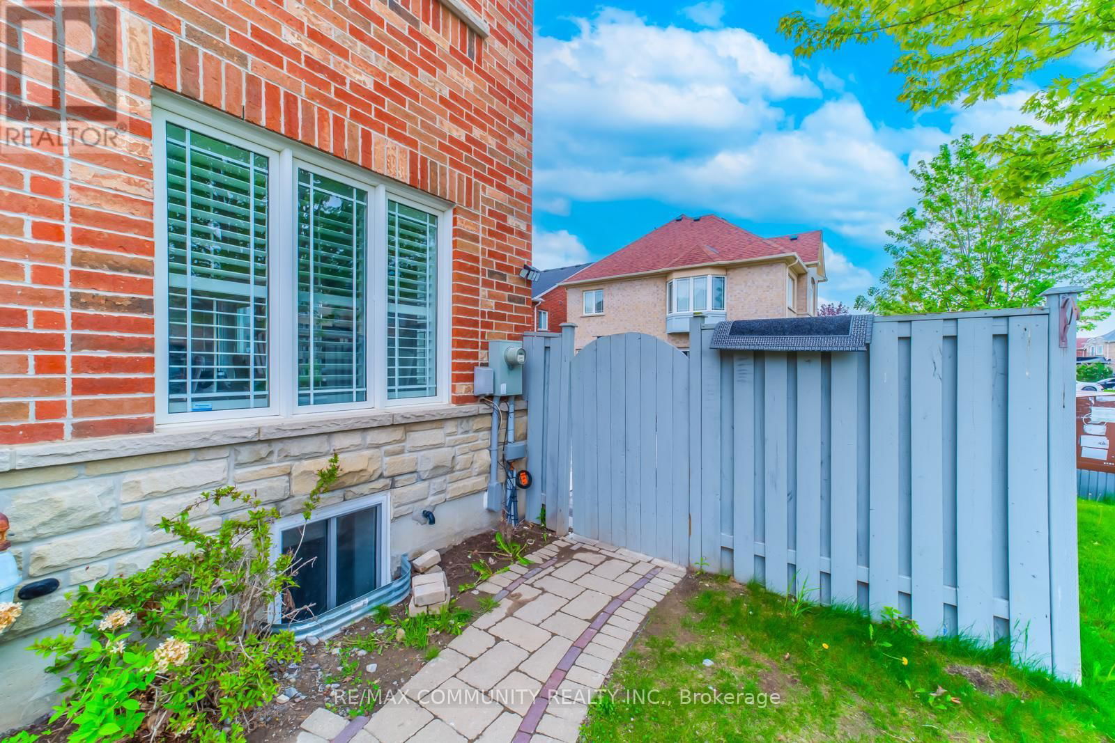 3 SIVYER CRESCENT Image 3