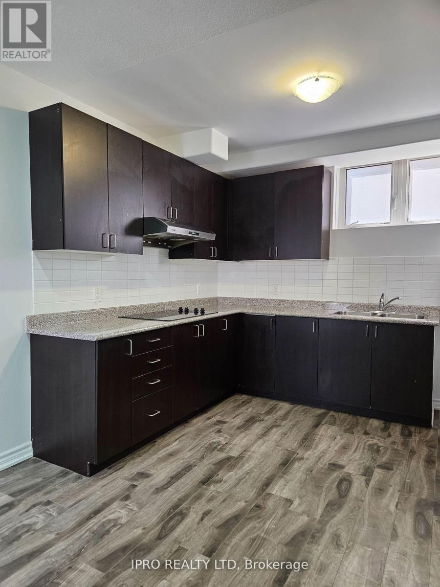 2373 DRESS CIRCLE CRESCENT Image 10