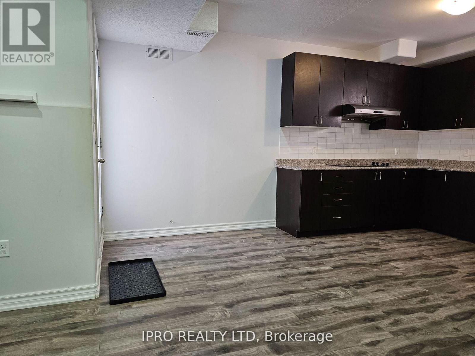 2373 DRESS CIRCLE CRESCENT Image 8