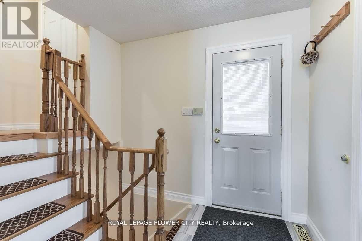 1085 MARY STREET NORTH Image 11
