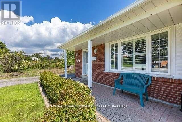 1085 MARY STREET NORTH Image 12