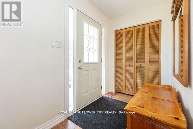 1085 MARY STREET NORTH Image 2