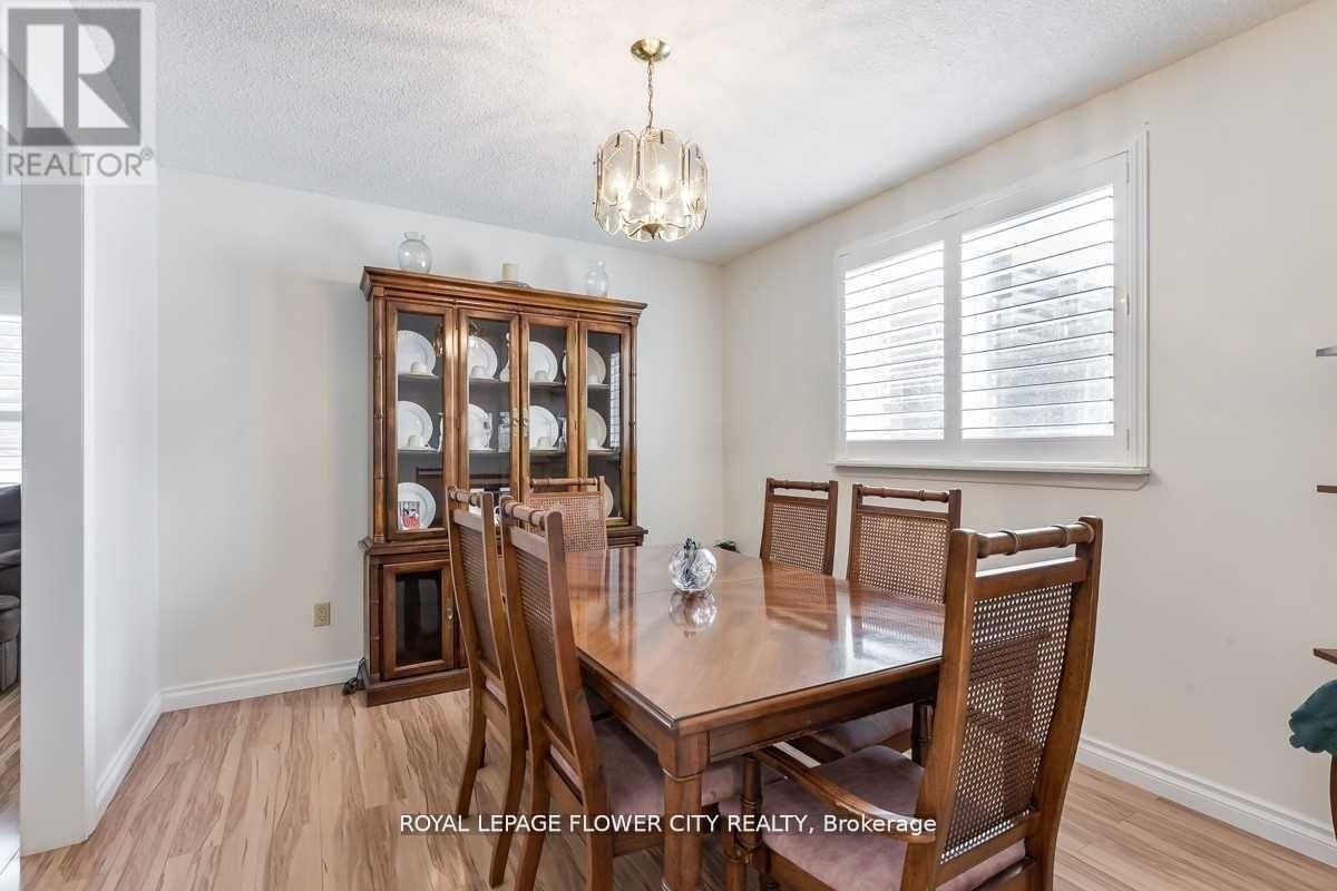 1085 MARY STREET NORTH Image 5