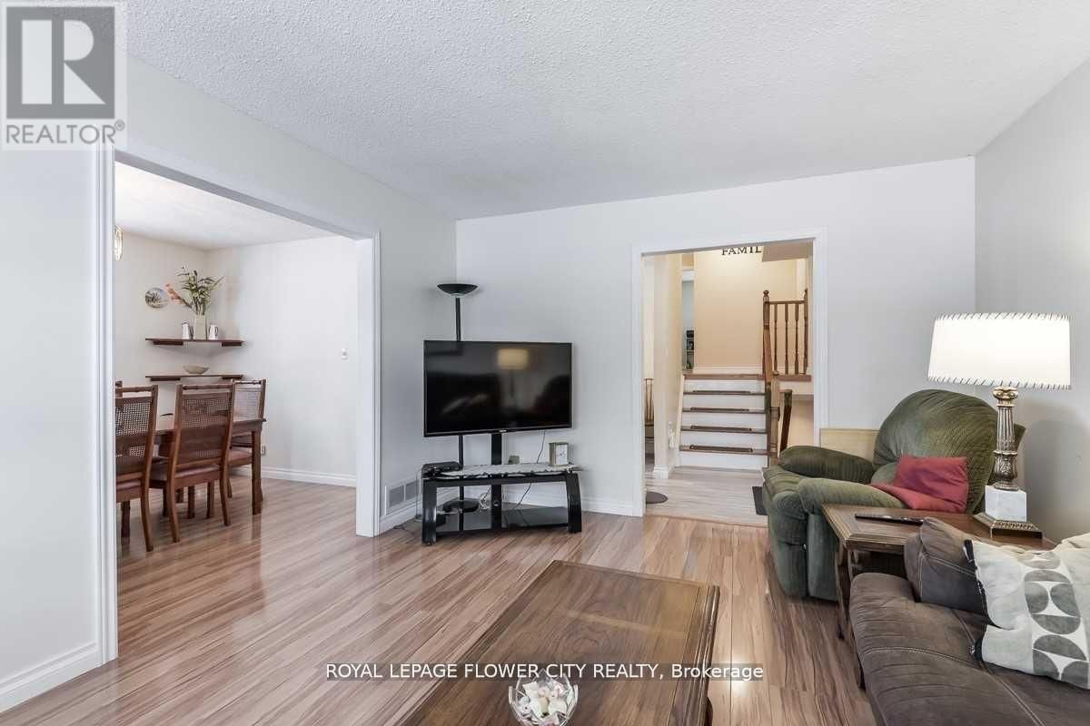 1085 MARY STREET NORTH Image 6
