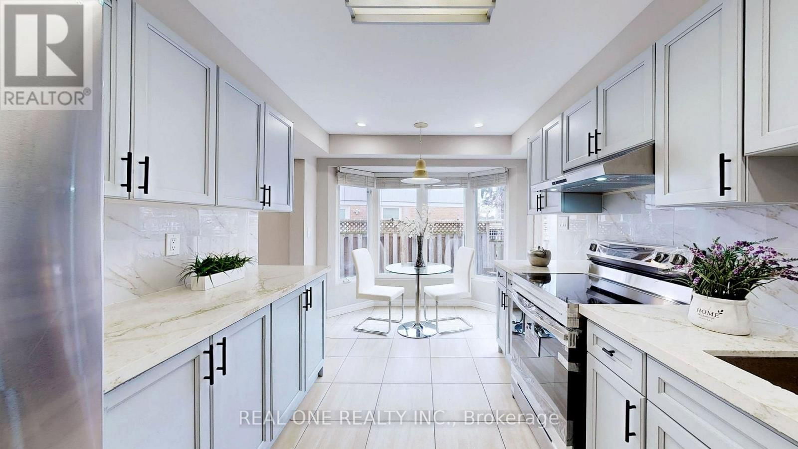 140 BELINDA SQUARE Image 11