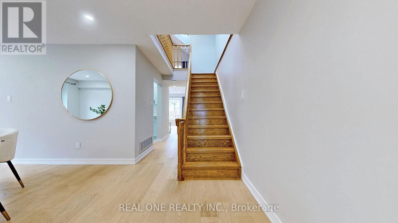 140 BELINDA SQUARE Image 19