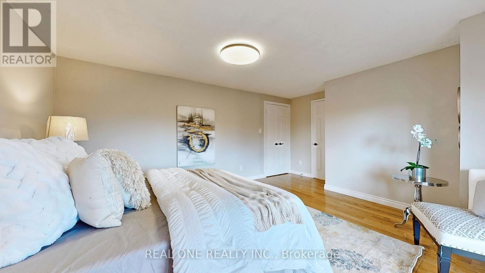 140 BELINDA SQUARE Image 23