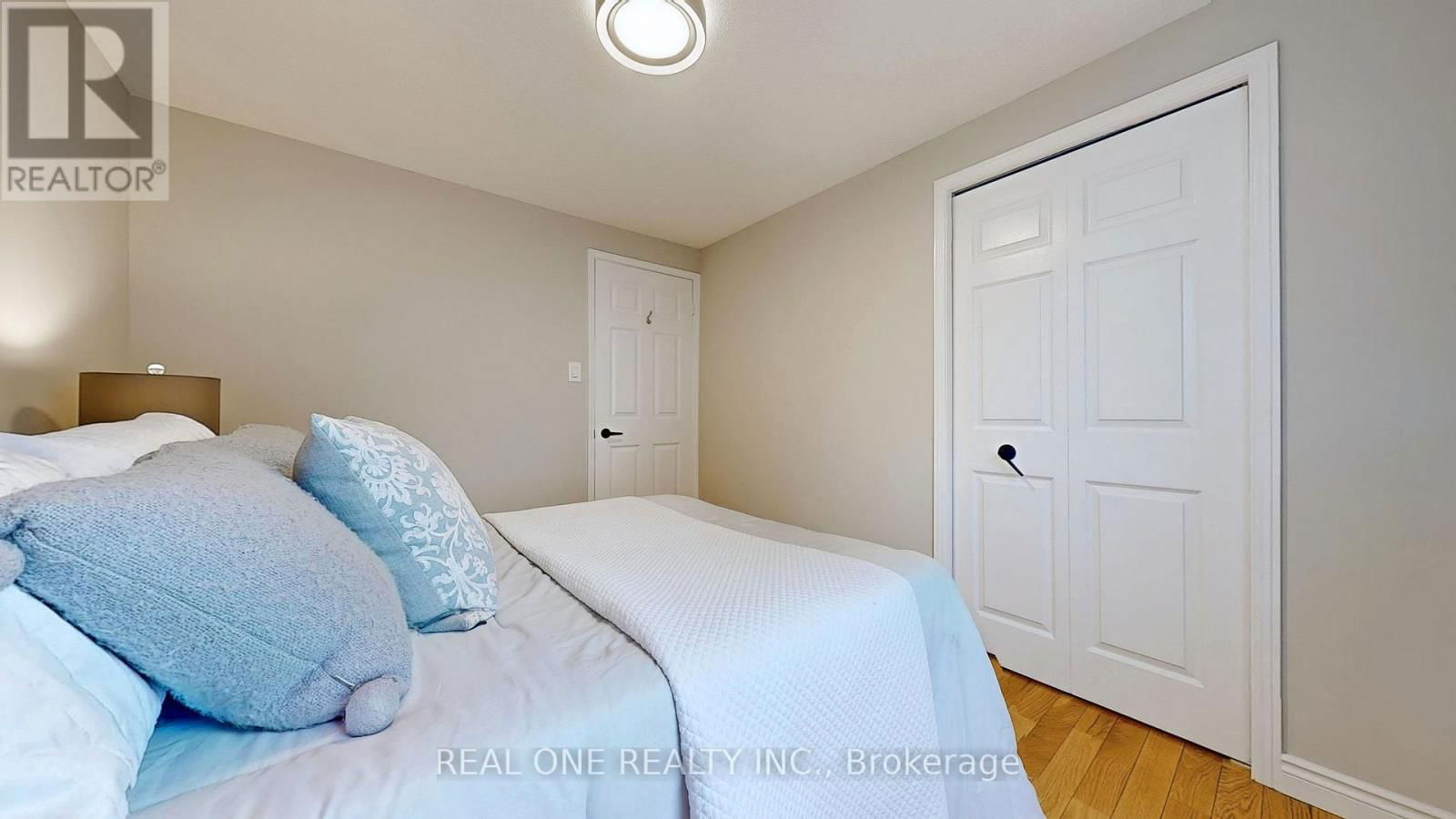 140 BELINDA SQUARE Image 30