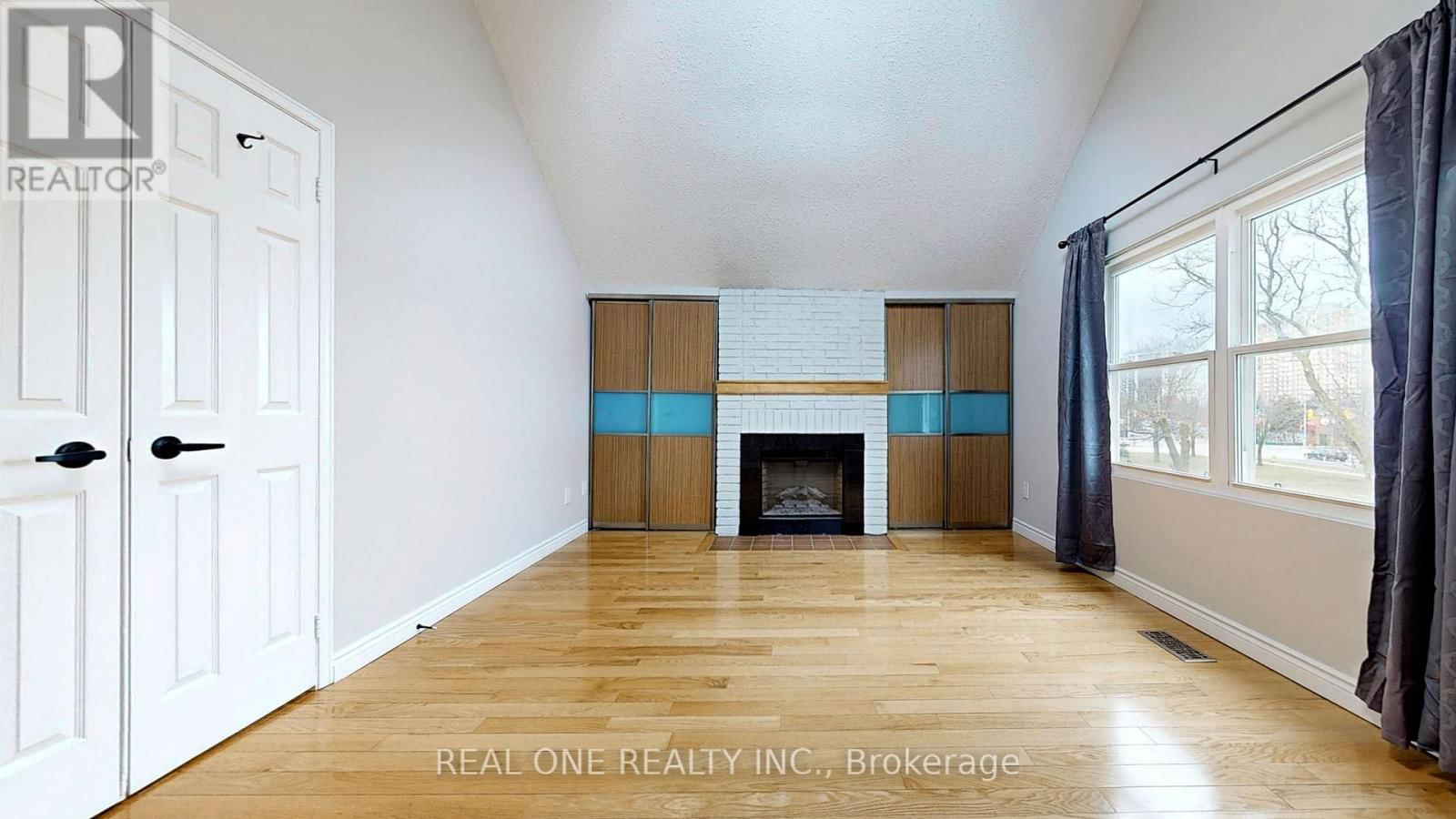 140 BELINDA SQUARE Image 32