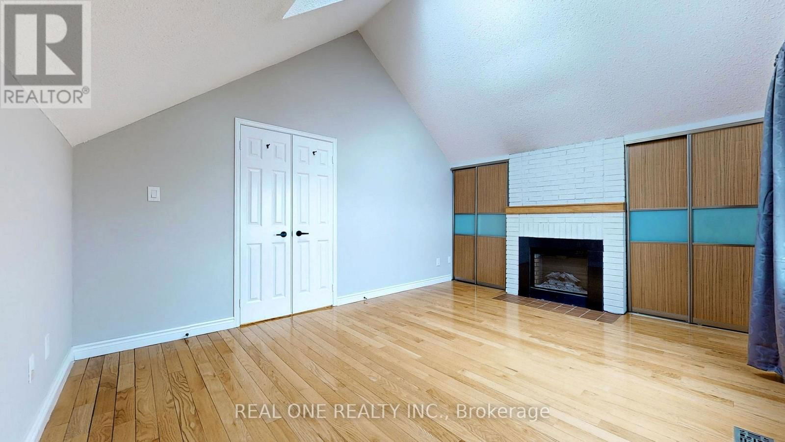140 BELINDA SQUARE Image 33