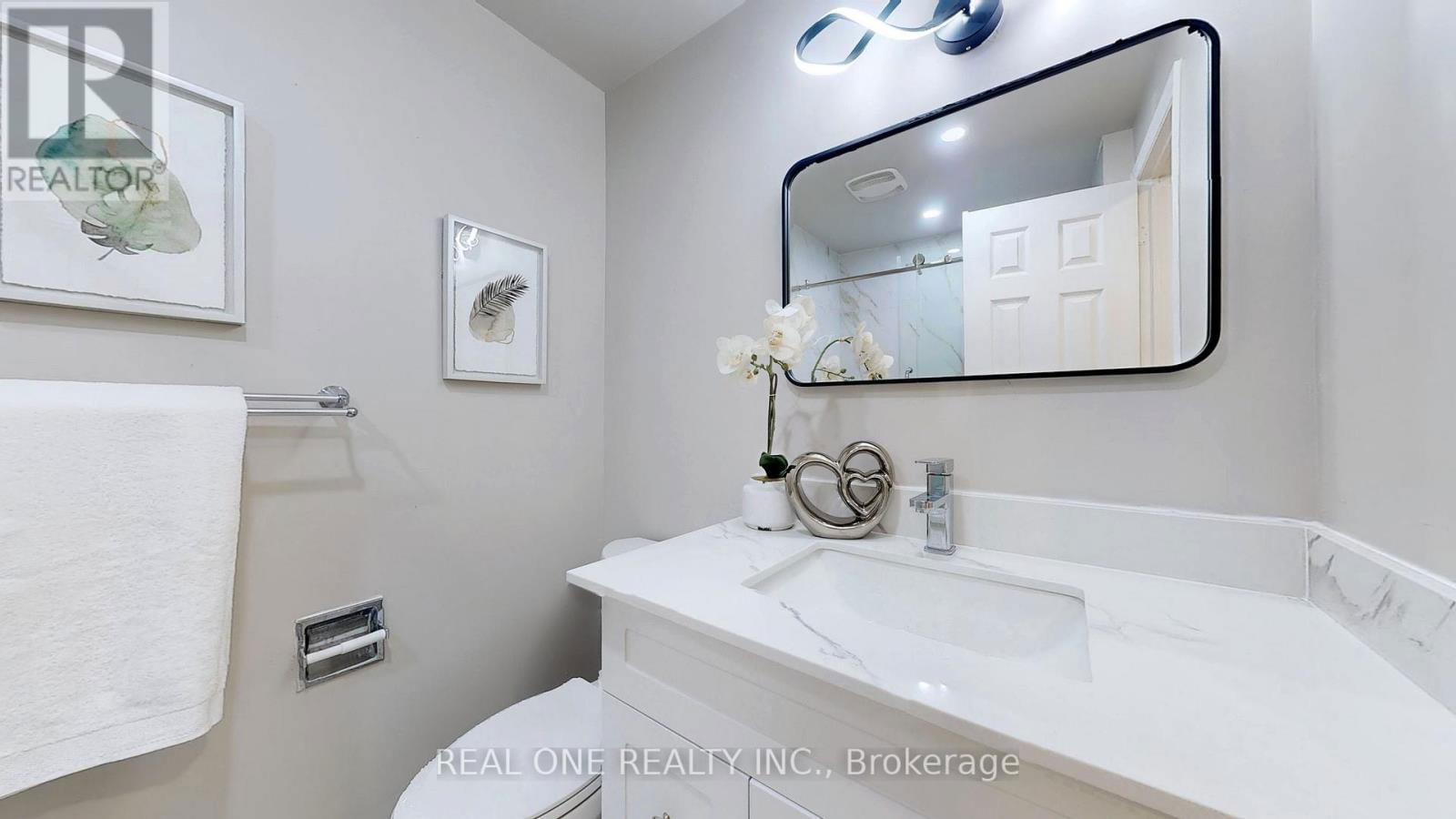 140 BELINDA SQUARE Image 34