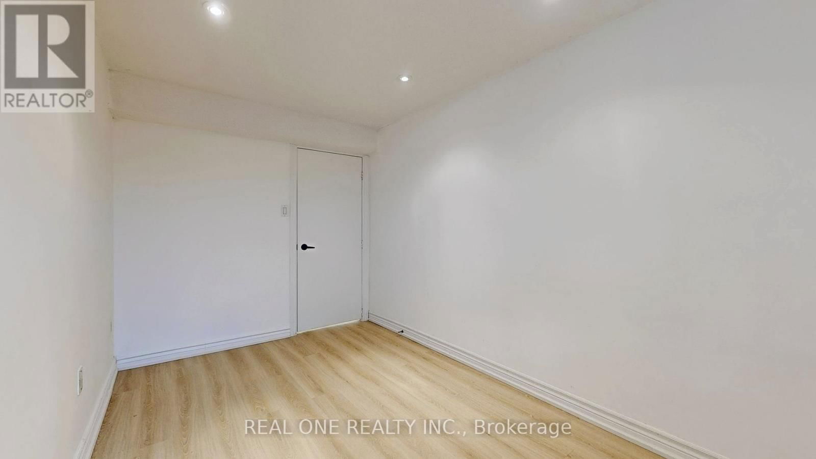 140 BELINDA SQUARE Image 44