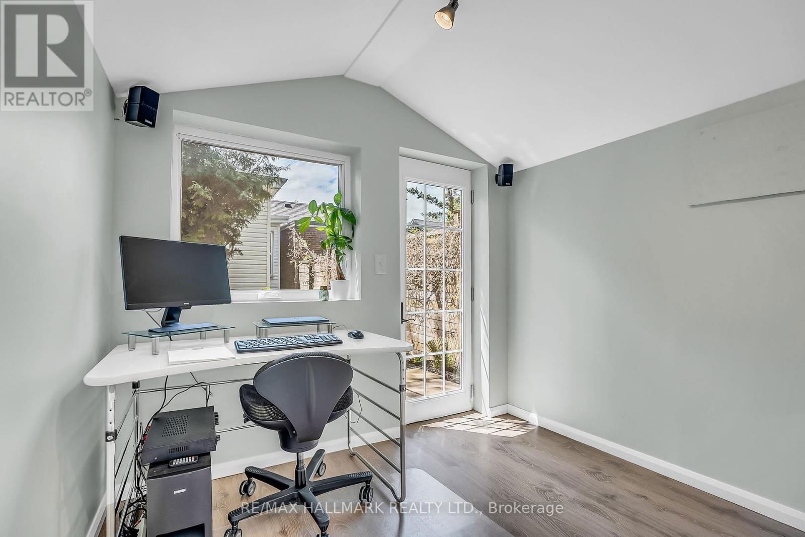 1043 CRAVEN ROAD Image 24