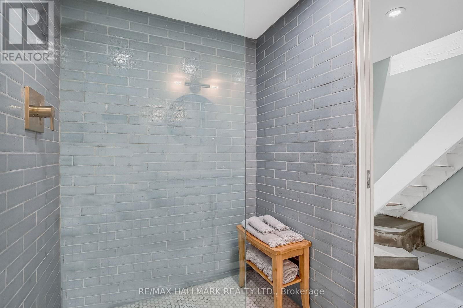1043 CRAVEN ROAD Image 31