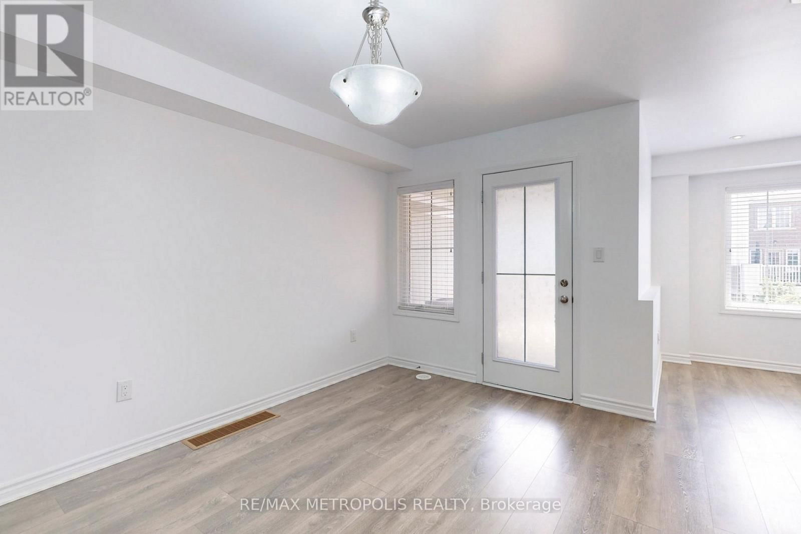 1054 CLIPPER LANE Image 11