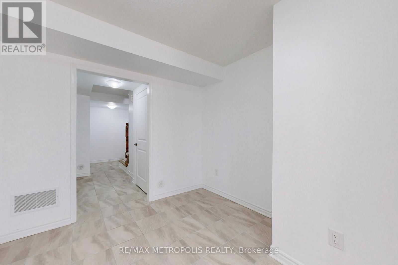 1054 CLIPPER LANE Image 16