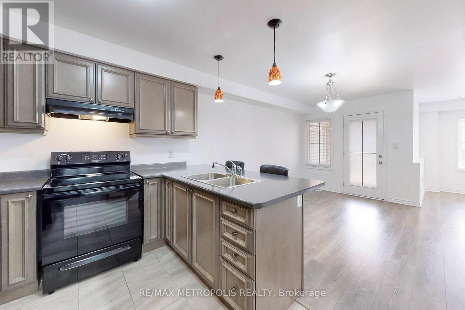 1054 CLIPPER LANE Image 2