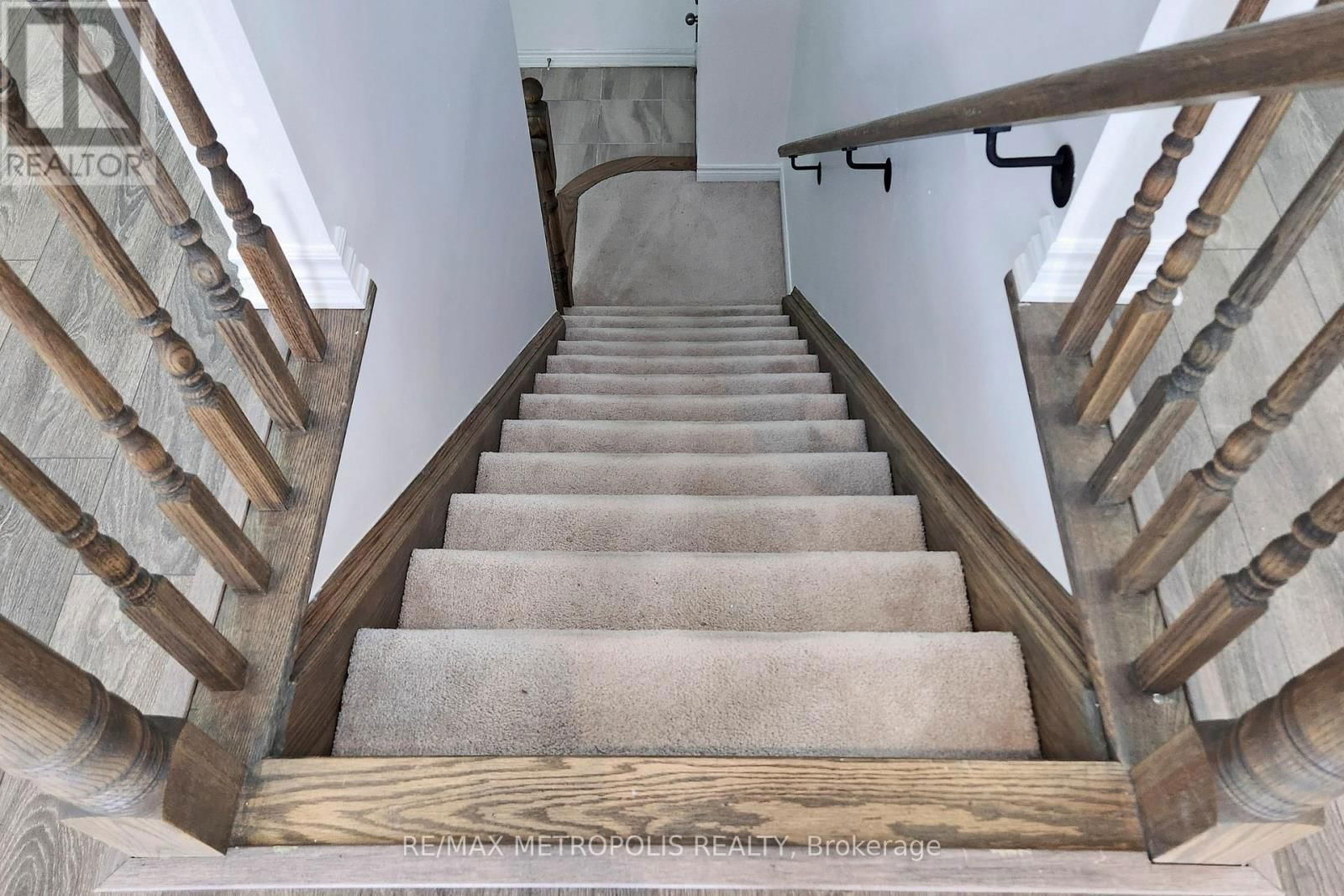 1054 CLIPPER LANE Image 21
