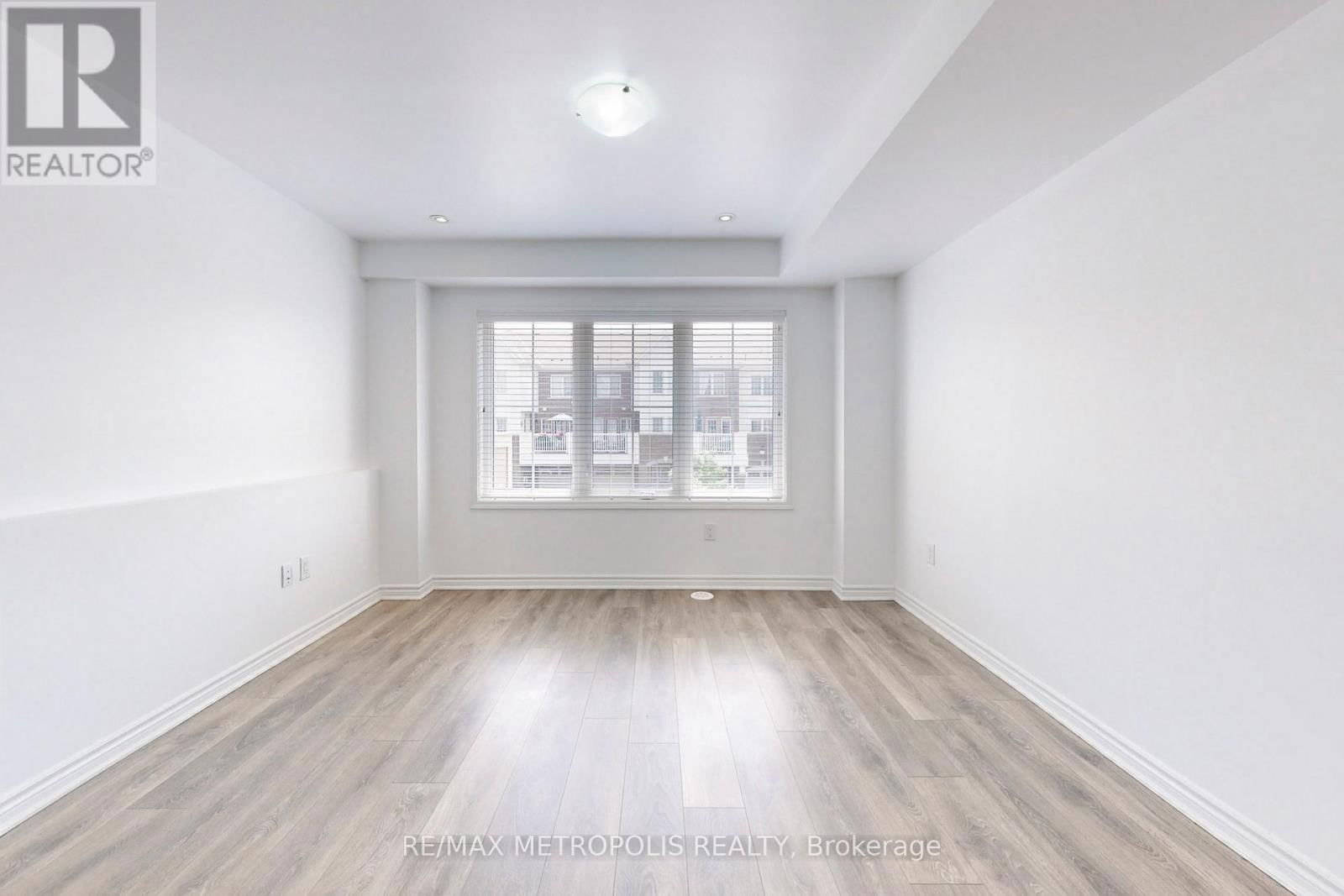 1054 CLIPPER LANE Image 4
