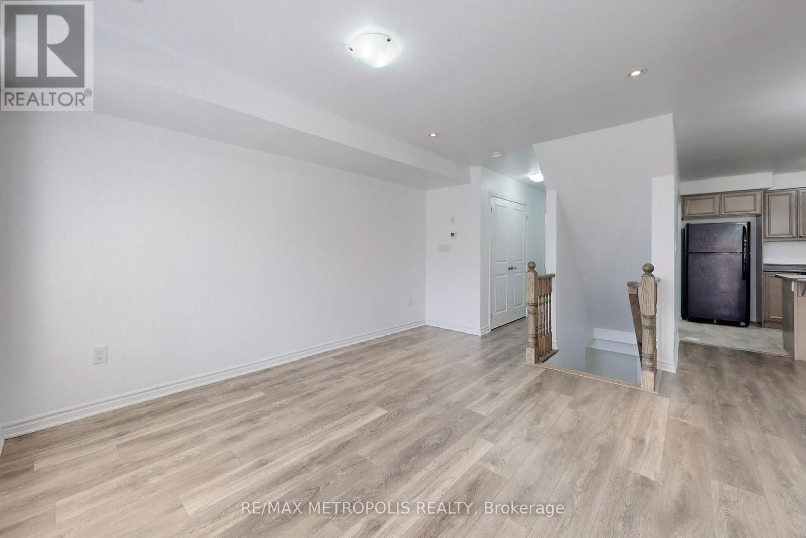 1054 CLIPPER LANE Image 6